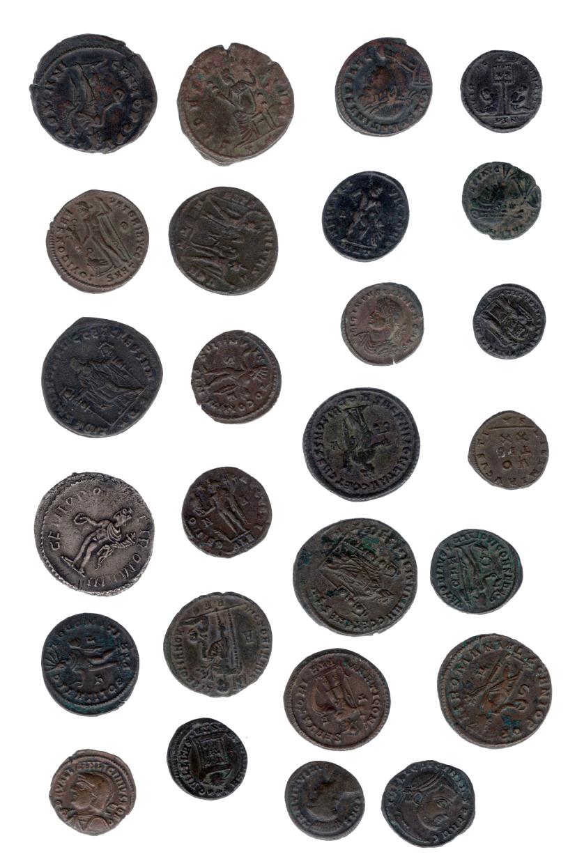 371   -  IMPERIO ROMANO. Lote de 26 follis de varios módulos: Constantino (1), Constantino II (2), Constante, Licinio I (4), Licinio II (2), Magnencio, Majencio, Maximiano (8). De BC+ a MBC+.