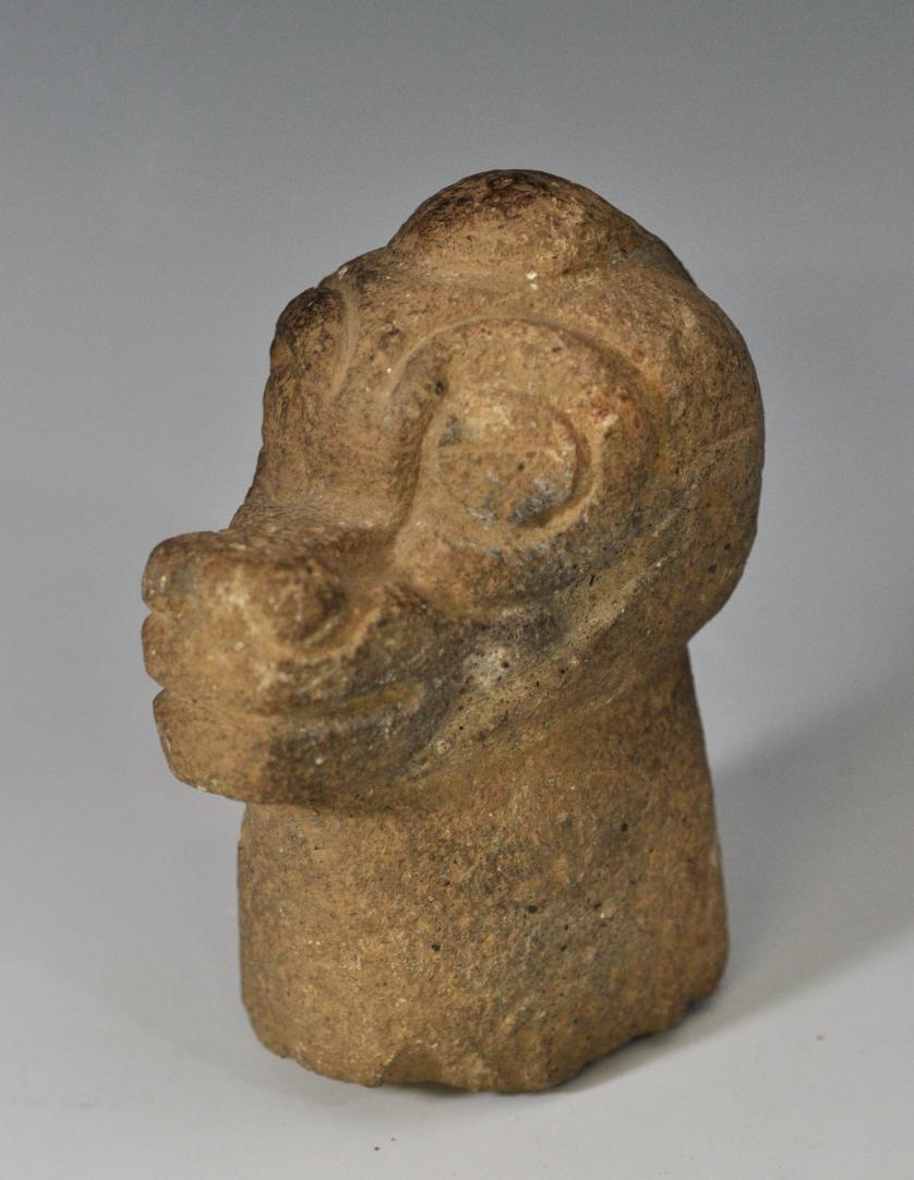 2059   -  ARQUEOLOGÍA. PREHISPÁNICO. Cabeza de jaguar. Cultura Maya (550-950 d.C). Piedra. Longitud 13 cm.
