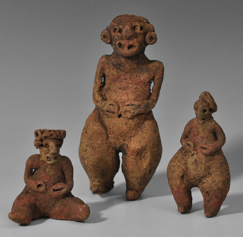 2060   -  ARQUEOLOGÍA. PREHISPÁNICO. Lote de 3 figuras antropomorfas de la fertilidad. Cultura Olmeca (600-1000 d.C). Terracota. Longitudes 12,5, 9 y 6 cm