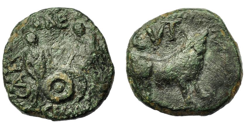 119   -  HISPANIA ANTIGUA. TARRACO. Augusto. Semis (2 a.C.-4 d.C.). A/ Cayo y Lucio con escudos en medio; leyenda interna CAES-ARE(S) GEMINI. R/ Toro a der.; C V T/TAR. AE 5,22 g. 19 mm. I-2360; APRH-211e; ACIP-3249d. Pátina verde oscuro. BC+/MBC-.