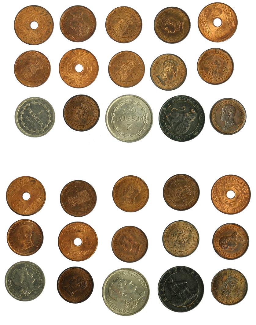 564   -  ALFONSO XIII. Lote de 15 piezas: 5 céntimos 1870 MBC+; 2 céntimos 1904 (2), 1911 (4), 1912 (3), todos con brillo original; 25 céntimos 1938 (3) con brillo original, y 2 y 1 pesetas de Euzkadi, MBC+. MBC+/SC.