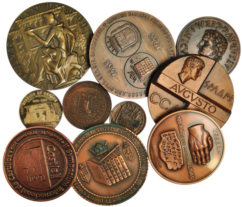 582   -  JUAN CARLOS I. Lote de 9 medallas de temas aragoneses, 4 de ellas con su estuche. SC.
