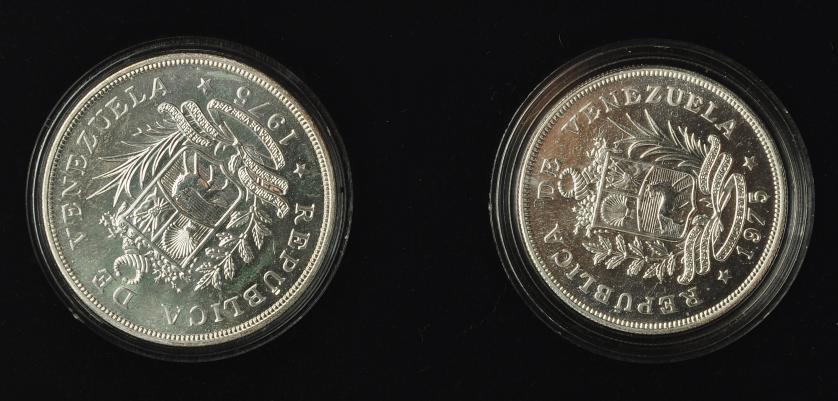 753   -  MONEDAS EXTRANJERAS.VENEZUELA. Set 1975. Royal Mint. 2 monedas: 25 y 50 bolívares. Y-46.2 y Y-47. SC.