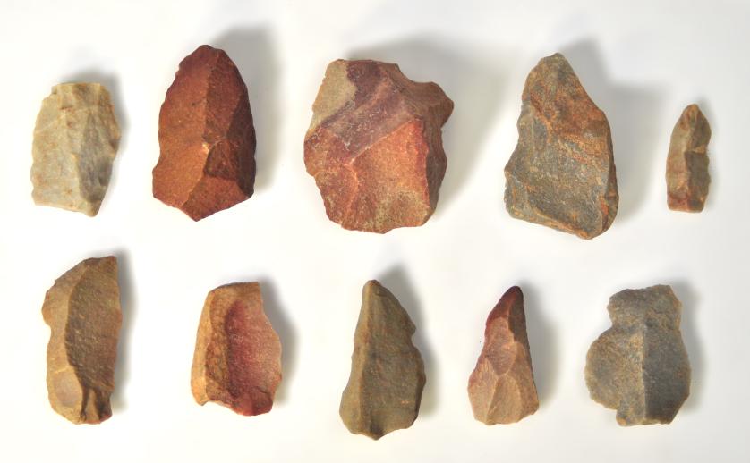 2001   -  PREHISTORIA. Lote 10 utensilios líticos. Periodo Musteriense (80.000 a.C). Cuarcita. Longitud de 4 a 7 cm. 