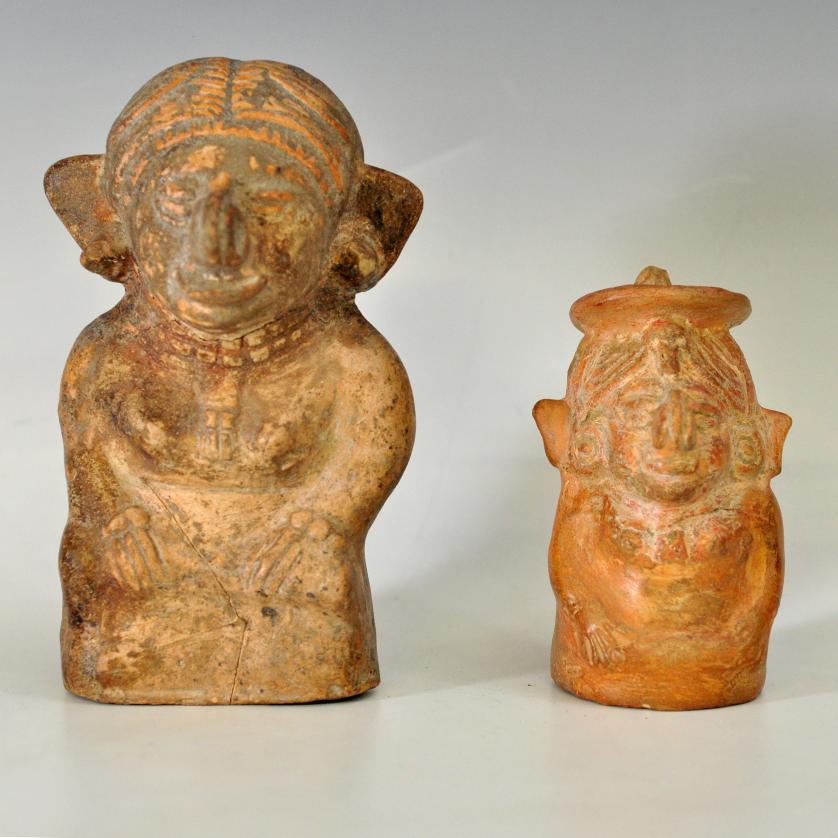 2045   -  PREHISPÁNICO. Lote de 2 exvotos femeninos con orejas y nariz prominentes. Cultura Maya (550-950 d.C). Cerámica. Altura 11 cm y 16 cm.