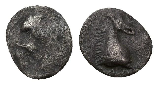 3050   -  HISPANIA ANTIGUA. ARSE-SAGUNTO. Hemióbolo. A/ Cabeza femenina a der. R/ Cabeza de caballo, alrededor restos de ley. ibérica ARSEETaRKiTeRTaR. AR 0,20 g. 8,7 mm. ACIP-1938. CC-1062, mismo ejemplar. RC/MBC. Rara. Ex colección Cores.