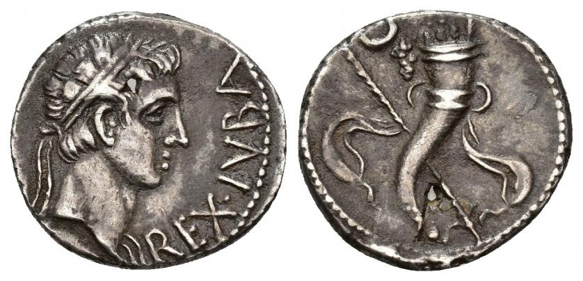 3105   -  GRECIA ANTIGUA. MAURITANIA. Juba II y Cleopatra Selene. Denario (c. 11 d.C.). A/ Cabeza diademada a der., delante REX IVBA. R/ Cornucopia y cetro cruzado, arriba creciente. AR 2,9 g. 17,30 mm. COP-582. Perforación central. MBC. Ex colección Guadán 3059.