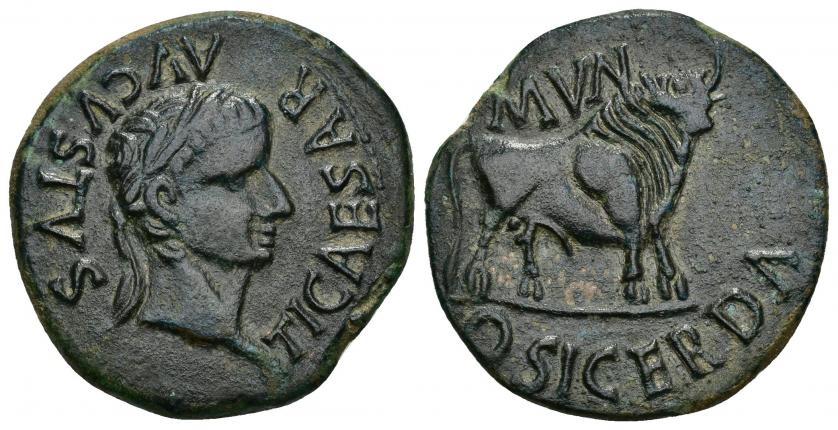 118   -  HISPANIA ANTIGUA. OSICERDA. Tiberio. As. A/ Cabeza laureada a der.; TI CAESAR AVGVSTVS. R/ Toro a der.; MVN OSICERDA. AE 8,68 g. 29,7 mm. I-1958. APRH-468. ACIP-3234. Pátina verde oscuro. MBC+/EBC-.