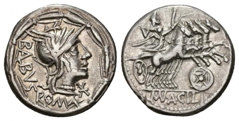 250   -  REPÚBLICA ROMANA. ACILIA. Mn. Acilius Balbus. Denario. Roma (125 a.C.). A/ Cabeza de Roma a der., delante símbolo del Denario., detrás BALBVS, debajo ROMA, alrededor láurea. R/ Júpiter y Victoria en cuadriga a der., debajo escudo macedonio, en exergo MN ACILI. AR 3,92 g. 18,63 mm. CRAW-271.1 FFC-92. MBC+.