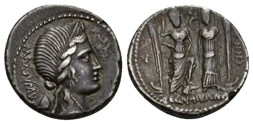 280   -  REPÚBLICA ROMANA. EGNATIA. Cn. Egnatius Cn. f. Cn. n. Maxsumus. Denario. Roma (75 a.C.). A/ Busto de Libertas diademado y drapeado a der., detrás píleo y MAXSVMMVS. R/ Roma y Venus con Cupido detrás, flanqueadas por remos sobre proas, en campo letra V y en exergo C EGNATIVS CNF. AR 4,35 g. 17,95 mm. CRAW-391.3. FFC-688. Dos golpecitos en gráfilas. MBC+. Escasa. Ex subasta Jesús Vico 144 (2016), lote 170.