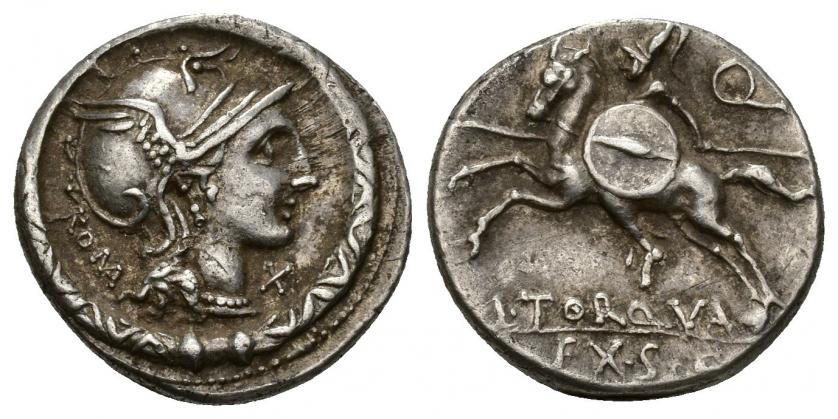 295   -  REPÚBLICA ROMANA. MANLIA. L. Manlius Torquatus. Denario. Roma (113-112 a.C.). A/ Cabeza de Roma a der., detrás ROMA, alrededor torques. R/ Jinete con escudo a izq., detrás Q, debajo L TORQVA, en exergo EX S C. AR 3,80 g. 18,54 mm. CRAW-295.1 FFC-836. MBC+.