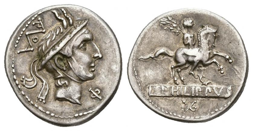 301   -  REPÚBLICA ROMANA. MARCIA. L. Marcius Philipus. Denario. Roma (129 a.C.). A/ Cabeza de Filipo con casco de cuernos a der., detrás monogram ROMA, delante F. R/ Estatua ecuestre a der. con rama de laurel, en la base L PHILIPPVS, en exergo marca del denario. AR 3,84 g. 17,32 mm. CRAW-259.1. FFC-850. MBC+/MBC.