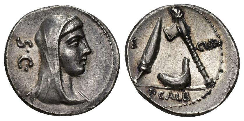 334   -  REPÚBLICA ROMANA. SULPICIA. P. Sulpicius Galba. Denario. Roma (69 a.C.). A/ Cabeza de Vesta a der., detrás S C. R/ Cuchillo, símpulo y hacha, en campo AE-CVR, exergo P GALB. AR 3,98 g. 17,82 mm. CRAW-406.1. FFC-1135. EBC.