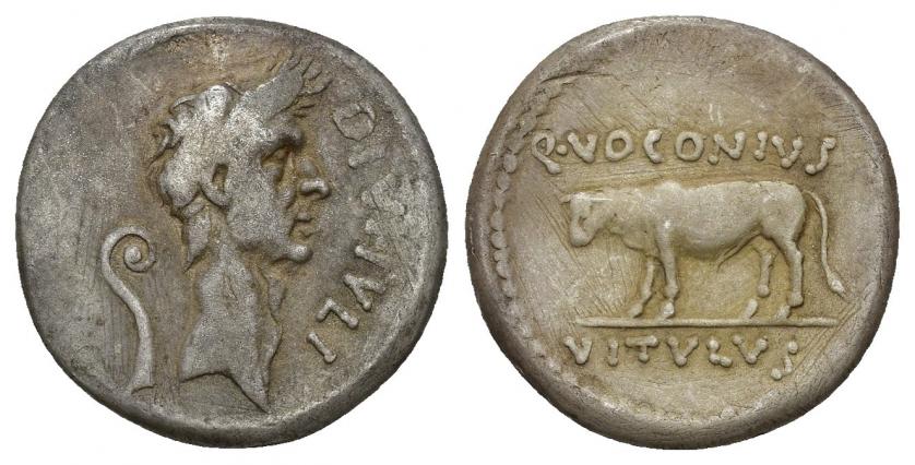 346   -  PERIODO DE JULIO CÉSAR A AUGUSTO. CÉSAR. Quintus Voconiuis Vitulus. Denario. Roma (40 a.C.). A/ Cabeza laureada a der., detrás lituus; DIVI IVLI. R/ Ternera a izq., encima Q VOCONIVS, debajo VITVLVS. AR 3,45 g. 17,7 mm. CRAW-526.2. FFC-44. Rayitas. MBC-. Rara.