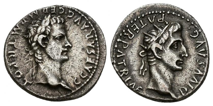 393   -  IMPERIO ROMANO. CALÍGULA. Denario. Roma (37-38 d.C.). A/ Cabeza de Calígula laureada a der.; C CAESAR AVG GERM P M TR PPOT. R/ Cabeza de Augusto radiada a der.; DIVVS AVG PATER PATRIAE. AR 3,73 g. 18,2 mm. RIC-16. Leves porosidades. MBC/MBC+.