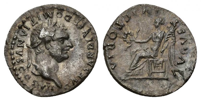 440   -  IMPERIO ROMANO. DOMICIANO. Quinario. Roma (80-81 d.C.). A/ Cabeza laureada a der.; CAESAR DIVI F DOMITIANVS COS VII. R/ Victoria sentada a izq. con corona y palma; VICTORIA AVGVST. AR 1,4 g. 14,5 mm. RIC-274. Leves erosiones. MBC+/EBC. Ex subasta Áureo&Calicó 300, colección Roma Aeterna (2017), lote 41.