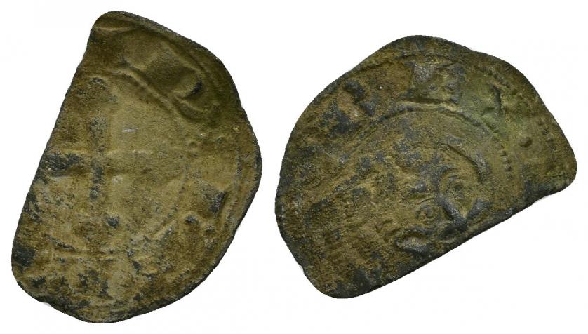 580   -  REINOS DE CASTILLA Y LEÓN. FERNANDO II. Dinero. León. A/ Cruz de círculos; FER(…).ND´. R/ . REX . (…). AR 0,51 g. 17,5 mm. III-No. BMM-196. MM-F 2.4.3. Fragmento de un 60%. BC+. Muy rara.