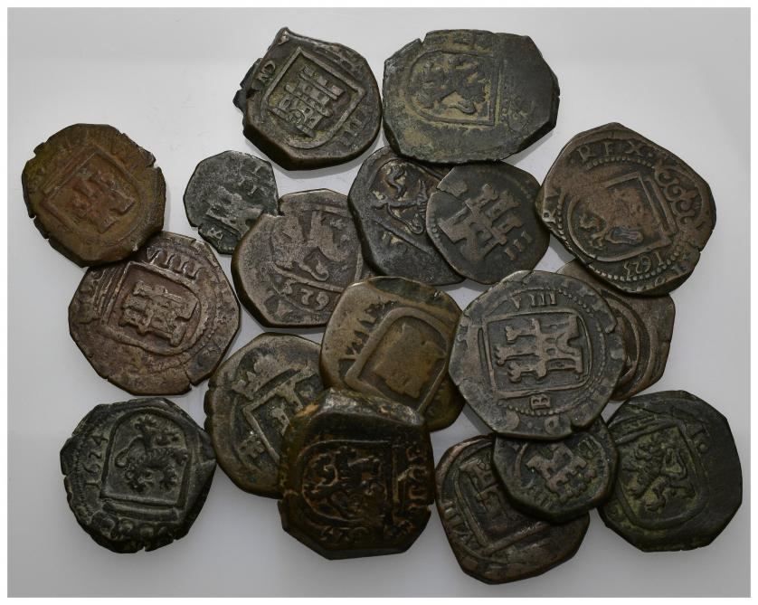 648   -  FELIPE III. Lote de 19 monedas acuñadas a martillo. 8 maravedís (15), 4 mrs. (2) y 2 mrs. (2). De BC+ a MBC.
