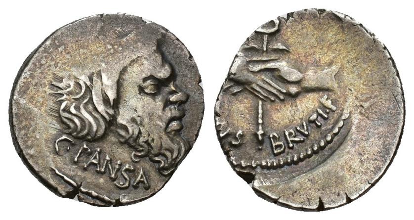 227   -  REPÚBLICA ROMANA. VIBIA. C. Vibius Pansa y D. Postumius Albinus Bruti. Denario. Roma (48 a.C.). A/ Máscara de Pan a der., debajo C PANSA. R/ Dos manos enlazadas con caduceo alado (ALBIN)VS BRVTI F. CRAW-451.1. FCC-1224. Descentrada. MBC. Escasa.