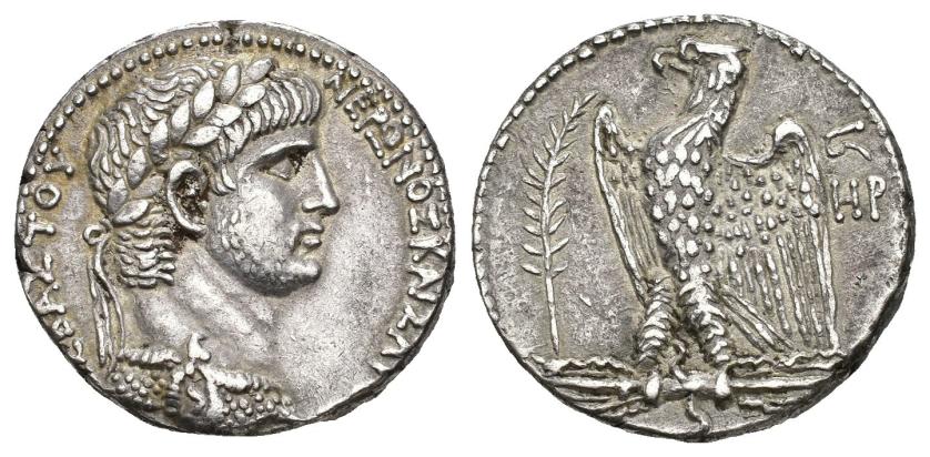 247   -  IMPERIO ROMANO. NERÓN. Siria. Tetradracma (59-60 d.C.). A/ Cabeza laureada y con égida a der.; NERWNOS KAISAR(OS SE)BASTOU. R/ Águila con alas abiertas a izq. sobre haz de rayos, delante palma, detrás Ç/ HP. AR 14,84 g. 24,3 mm. RPC-I, 4180. MBC+.