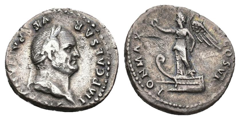 256   -  IMPERIO ROMANO. VESPASIANO. Denario. Roma (75 a.C.). A/ Cabeza laureada a der.; IMP CAESAR VESPASIANVS AVG. R/ Victoria sobre proa a izq. con corona y palma; PON MAX TR P COS VI. AR 3,20 g. 19,3 mm. RIC-777. Golpe en rev. MBC.