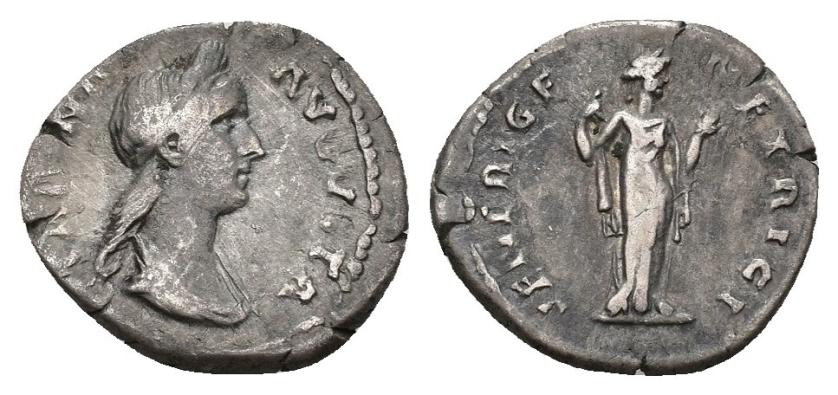 320   -  IMPERIO ROMANO. SABINA. Denario. Roma (136-138). A/ Busto diademado y drapeado a der.; SABINA AVGVSTA. R/ Venus a izq. con manzana y sujetándose el vestido; VENERI GENETRICI. AR 2,72 g. 18,4 mm. RIC-2576. Cospel abierto. MBC-. 