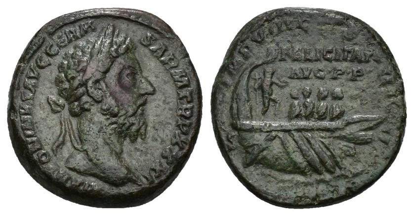 335   -  IMPERIO ROMANO. MARCO AURELIO. As. Roma (176-177). A/ Cabeza laureada a der.; M ANTONINVS AVG GERM SARM TR P XXXI. R/ Galera con remeros a der., Neptuno en la popa; en campo FELICITATI/AVG P P; IMP VIII COS (III). AE 13,03 g. 24,5 mm. RIC-1195. Pátina verde. MBC. Ex subasta Classical Numismatic Group 87 (2004), lote 121.