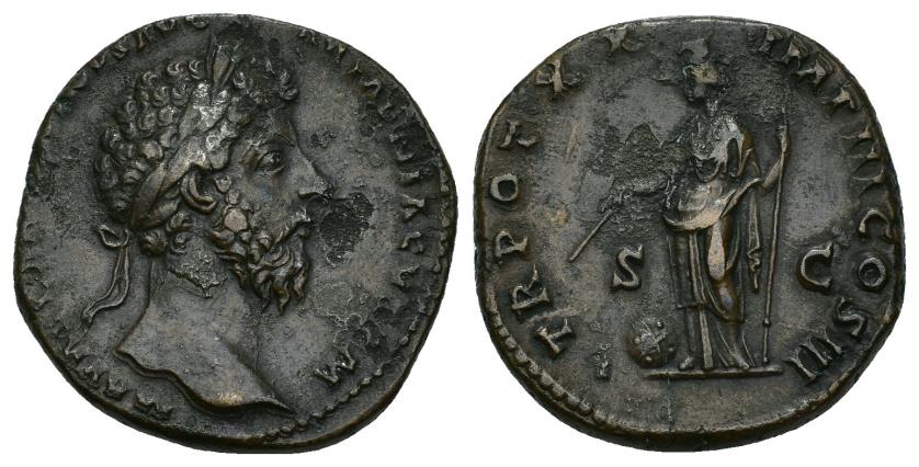 336   -  IMPERIO ROMANO. MARCO AURELIO. Sestercio. Roma (165-166). A/ Cabeza laureada a der.; M AVREL ANTONINVS AVG ARMENIACVS P M. R/ Providentia a izq. con cetro y vara, a sus pies globo; TR POT XX IMP III COS III, S-C. AE 24,29 g. 31 mm. RIC-923. Erosiones. MBC+. 