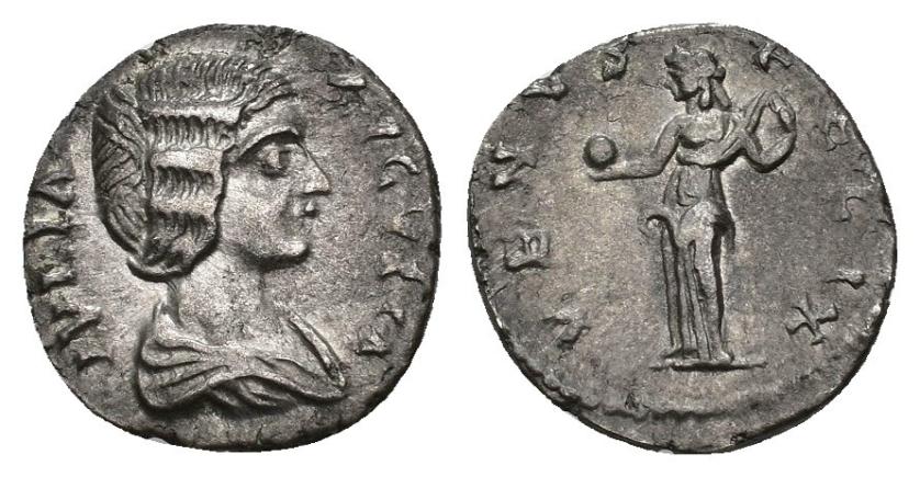 358   -  IMPERIO ROMANO. JULIA DOMNA. Denario. Roma (196-211). A/ Busto drapeado a der.; IVLIA AVGVSTA. R/ Venus a izq. con manzana y sujetándose el vestido; VENVS FELIX. AR 2,81 g. 17 mm. RIC-580. MBC.