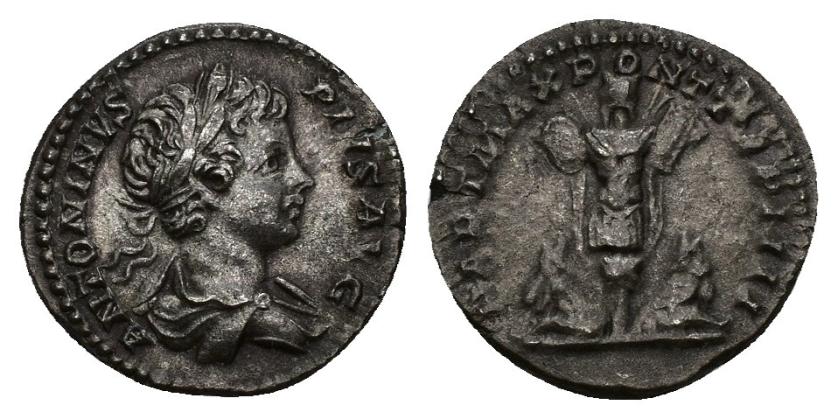 364   -  IMPERIO ROMANO. CARACALLA. Denario. Roma (201). A/ Busto laureado, drapeado y acorazado a der.; ANTONINVS PIVS AVG. R/ Trofeo flanqueado por dos cautivos; PART MAX PONT TR P IIII. AR 3,32 g. 18,5 mm. RIC-54A. MBC+/MBC-.