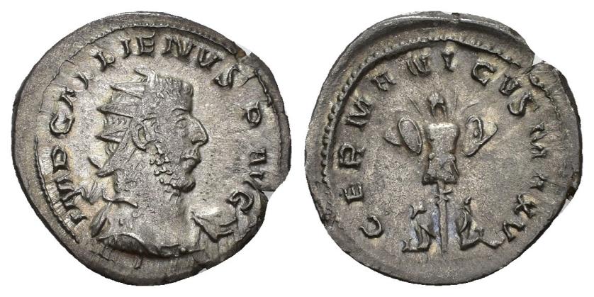 406   -  IMPERIO ROMANO. GALIENO. Antoniniano. Lugdunum (258-259). A/ Busto radiado y acorazado a der.; IMP GALLIENVS P AVG. R/ Trofeo flanqueado por dos cautivos; GERMANICVS MAX V. VE ,52 g. 23 mm. RIC-17. Cospel abierto. MBC+.