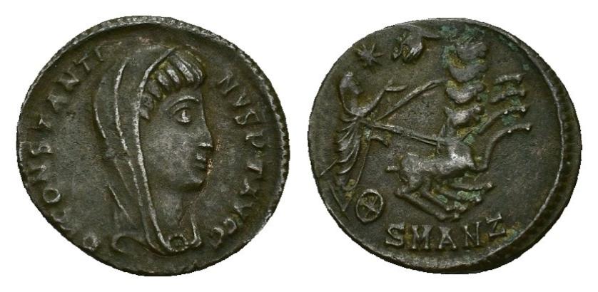 440   -  IMPERIO ROMANO. CONSTANTINO I. Follis. Antioquía (337-347). A/ Busto velado a der.; D N CONSTANTI-NVS P F AVGG. R/ El emperador velado conduciendo cuadriga a der., encima la mano de dios, exergo SMANZ. AE 1,50 g. 15,5 mm. RIC-37. MBC+/MBC.