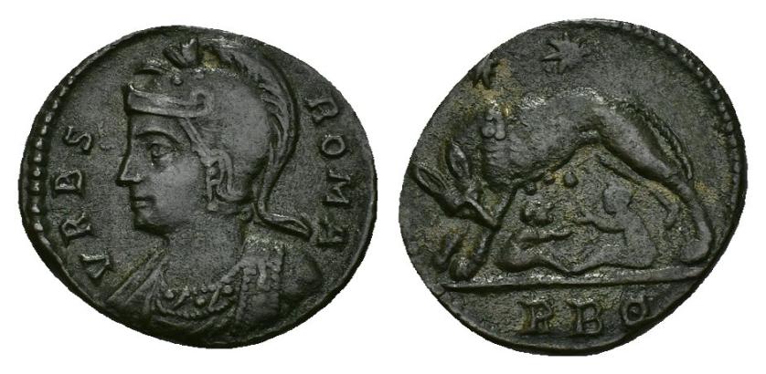 441   -  IMPERIO ROMANO. CONSTANTINO I. Follis. Roma (330-331). A/ Busto de Roma a izq.; VRBS ROMA. R/ Loba con los gemelos a izq., encima dos estrellas; exergo RBQ. AE 2,16 g. 17 mm. RIC-338. Pátina verde oscuro. MBC.