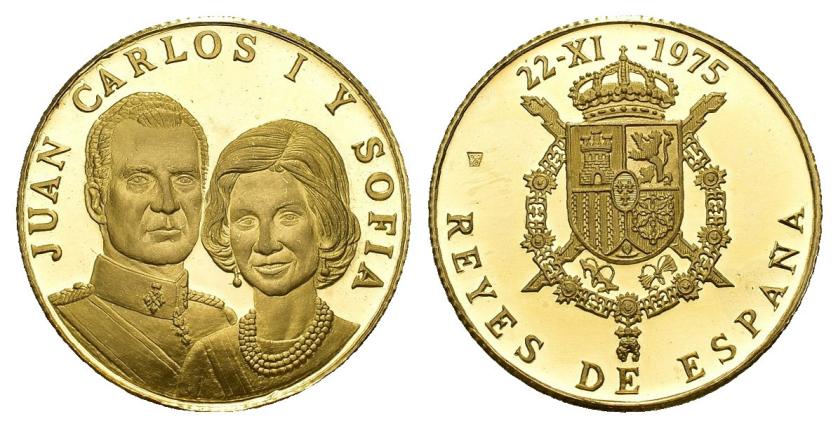 604   -  JUAN CARLOS I. Medalla. Juan Carlos I y Sofía. Emisión privada. AU 17,30 g de 900 milésimas. En estuche original. FDC.
