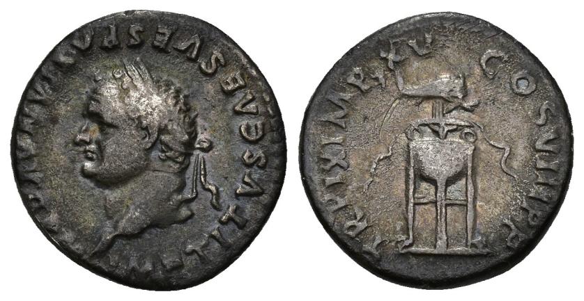 152   -  IMPERIO ROMANO. TITO. Denario. Roma (80 d.C.). A/ Cabeza laureada a izq.; IMP TITVS CAES VESPASIAN AVG P M. R/ Trípode, encima delfín; TR P IX IMP XV COS VIII P P. AR 3,15 g. 17,2 mm. RIC-129. MBC-/MBC.