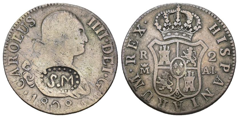 284   -  FERNANDO VII. Resello SM dentro de óvalo de puntos sobre 2 reales 1808 Madrid, AI. AR 5,58 g. 25,8 mm. El resello MBC. 