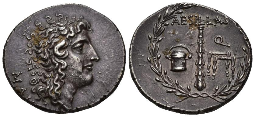 33   -  GRECIA ANTIGUA. MACEDONIA. THESALONICA. Aesillas. Tetradracma (93-92 a.C.). A/ Cabeza de Alejandro con cuernos de Amón a der.; MA(KEDONWN). R/ Clava entre cofre y silla, alrededor láurea, en campo AEASILLAS/Q. AR 16,89 g. 28 mm. COP-1327 ss. SBG-1467. Pátina gris. EBC-. Ex subasta Jesús Vico, 37 (26-3-1998), lote 87.