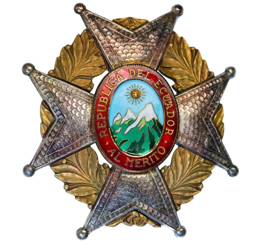 493   -  MEDALLAS Y CONDECORACIONES. ECUADOR. Orden del Mérito. Gran Oficial. Con miniatura. En estuche. 7,47 x 6,95 cm. SC.