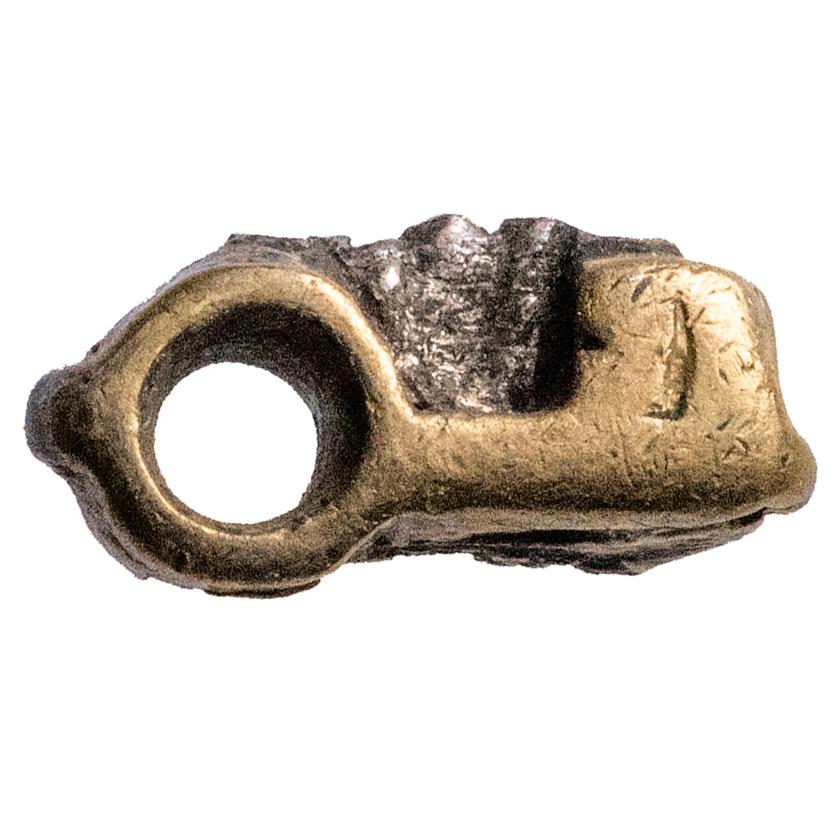 2089   -  ARQUEOLOGÍA. COLECCIÓN DE LLAVES. EDAD MEDIA. Hispano-musulmán. Llave de anillo. Periodo emiral-califal (ss. VIII-XII). Oro. Rarísima. Longitud 0,7 cm.