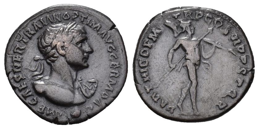 320   -  IMPERIO ROMANO. TRAJANO. Denario. Roma (114). A/ Busto laureado y drapeado al hombro a der.; IMP CAES NER TRAIAN OPTIM AVG GERM DAC. R/ Marte avanzando a der. con lanza y trofeo; PARTHICO P M TR P COS VI P P S P Q R.  AR 3,04 g. 18,9 mm. RIC-331. Pátina oscura. MBC-. 