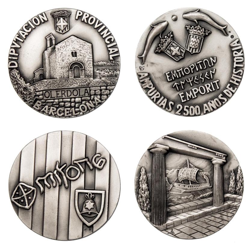 577   -  FRANCISCO FRANCO. Lote de dos medallas en plata: Diputación Provincial de Barcelona (112,5 g. 60 mm) y Ampurias 2500 años de Historia (115,5 g 60 mm). SC.