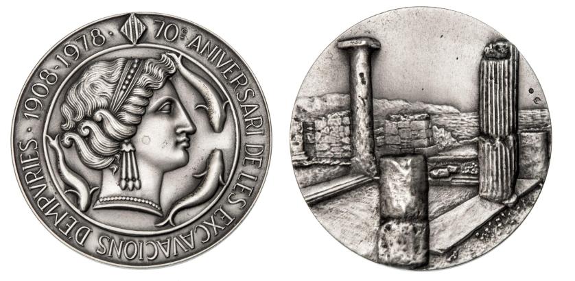 579   -  FRANCISCO FRANCO. Medalla. 70 aniversario de las excavaciones de Ampurias 1908-1978. AR 125,3 g 60 mm. SC.