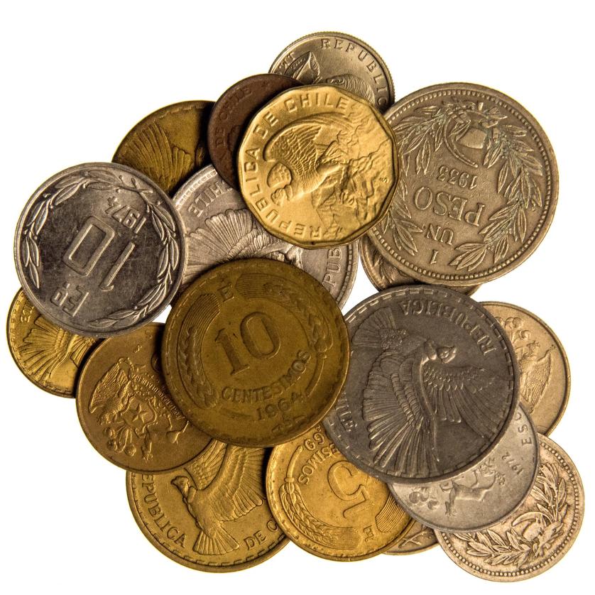 615   -  MONEDAS EXTRANJERAS. CHILE. Lote de 20 monedas de distintos módulos y épocas. MBC/SC.