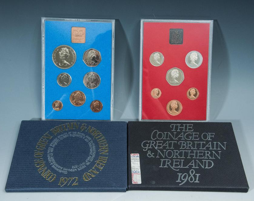 644   -  MONEDAS EXTRANJERAS. REINO UNIDO. Lote de 2 estuches con 7 monedas cada uno de Gran Bretaña e Irlanda del Norte. 1972 y 1981. Uno de ellos con certificado de autenticidad. FDC y Prueba.