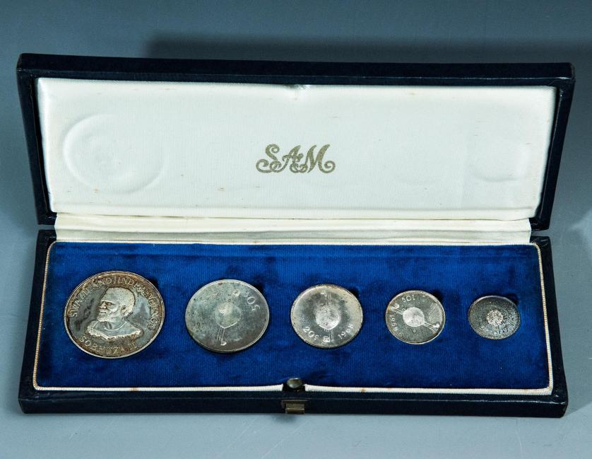 682   -  MONEDAS EXTRANJERAS. SUAZILANDIA. Estuche con 5 monedas. 1968. Conmemorativas de la Independencia del país. KM-P51. SC.