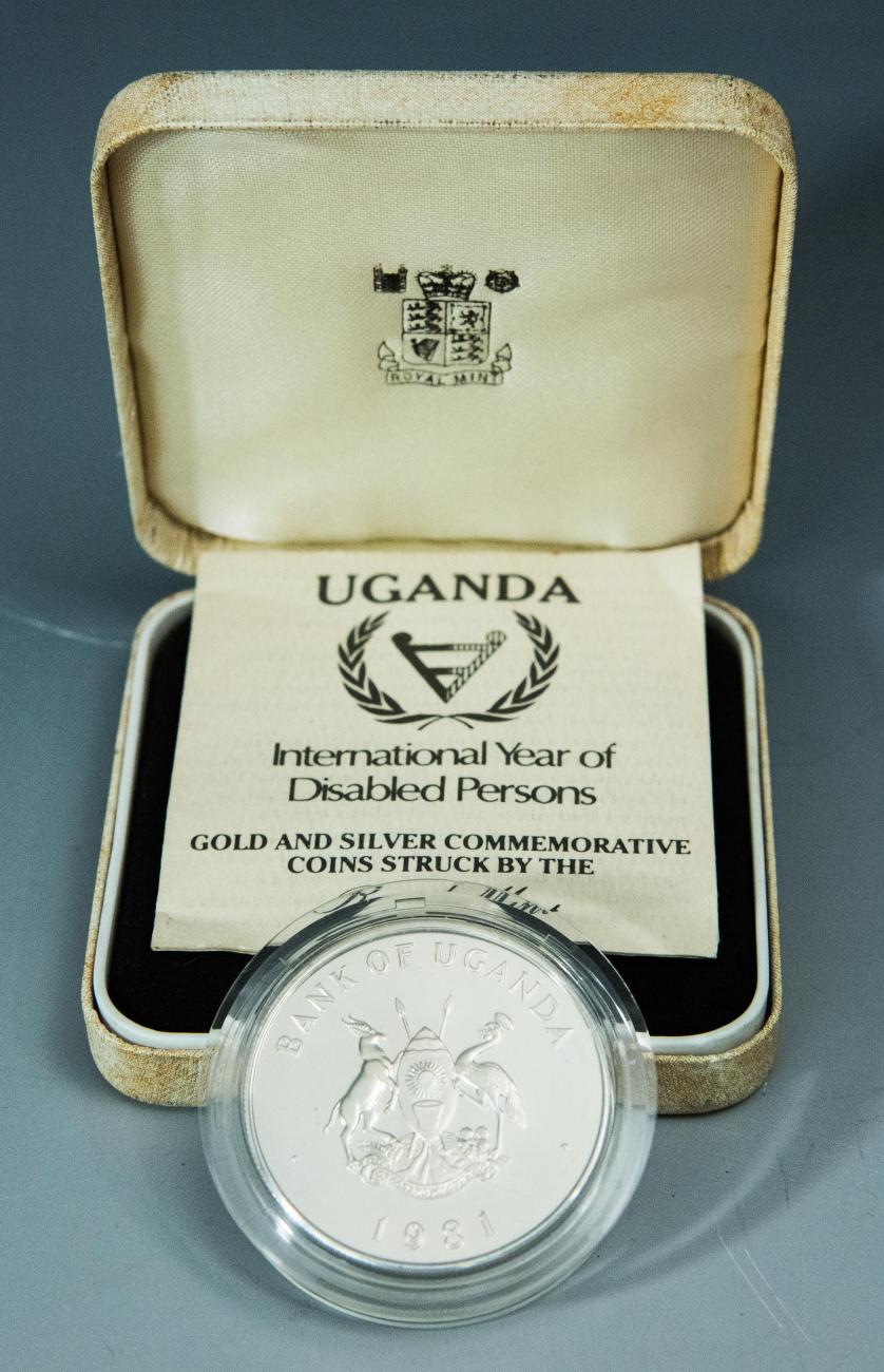 687   -  MONEDAS EXTRANJERAS. UGANDA. 200 shillings. 1981. En estuche original y con certificado. KM-P1. SC.