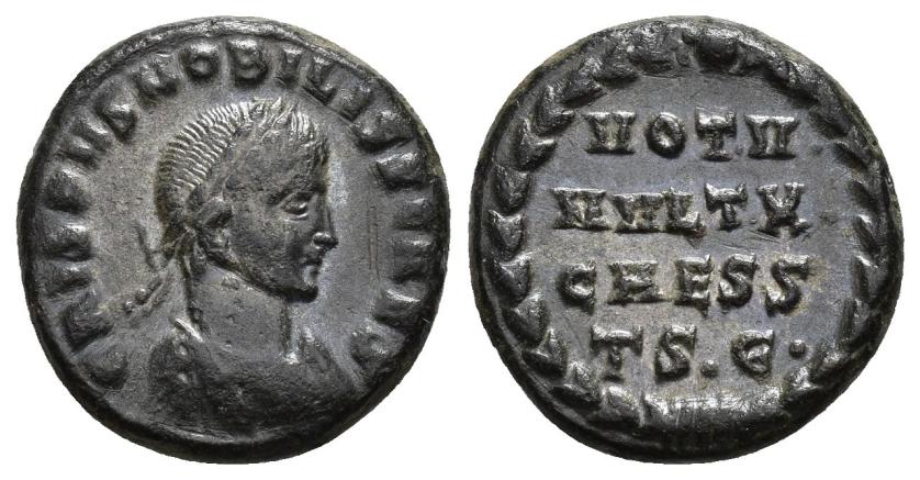 199   -  IMPERIO ROMANO. CRISPO. Follis. Tesalónica (318-319). A/ Busto laureado a der., drapeado y acorazado a der.; CRISPVS NOBILIS CAES. R/ Láurea rodeando VOT . V./MVLT.X./ CAESS/ TS.E. AE 3,57 g. 17,5 mm. RIC-38. Rayita en anv. MBC+/EBC-.