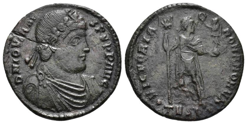 208   -  IMPERIO ROMANO. JOVIANO. Follis. Tesalónica (363-364). A/ Busto diademado, drapeado y acorazado a der.; D N IOVIANVS P F P P AVG. R/ El emperador mirando a der. con victoria y labarum; VICTORIA ROMANORVM. -/-//.TESG. . AE 7,61 g. 27,7 mm. RIC-238. Raya en anv. BC+.