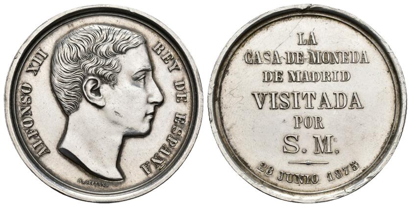 495   -  ALFONSO XII. Medalla. Visita a la Casa de la Moneda de Madrid. 28 junio 1875. AR 18,33 g. 33 mm. Limpiada. Leves golpecitos en gráfila. EBC.