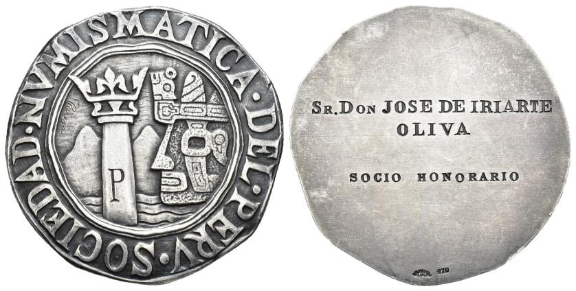 529   -  FRANCISCO FRANCO. Medalla unifaz. Sociedad Numismática del Perú a D. José de Iriarte Oliva, socio honorario. AR 49,44 mm. SC.
